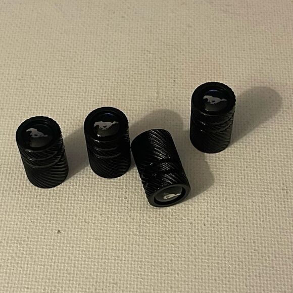 Mustang Logo valve Stem caps in Black set of 4 NWT - Picture 3 of 4